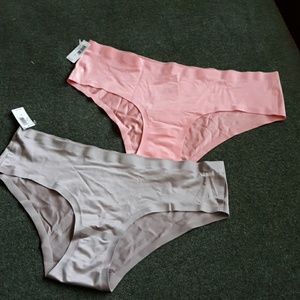 Bundle of invisible hipster Love by Gap panties
